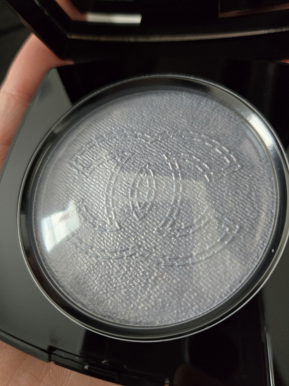 CHANEL Highlighter - Picture 2 of 2